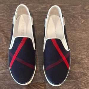 Burberry sneakers.Authentic